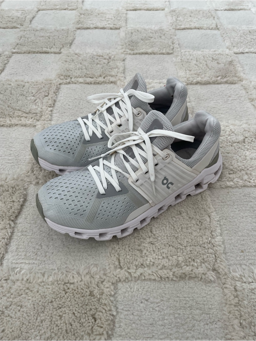 On Running Cloudswift Glacier/White Lace-Up Running Shoes
